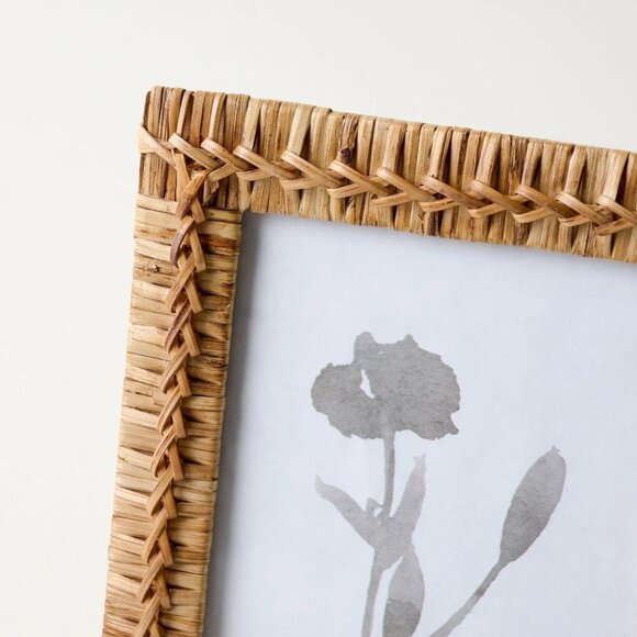 Magnolia 4"x6" Rattan Photo Frame -‎ Joanna Gaines - Magnolia Market - Picture 3 of 5